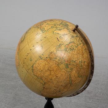 A large globe, H. Kiepert, Arvid Kempe, Wahlström & Widstrand, Stockholm, 1909.