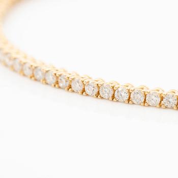 Tennis bracelet in 18K gold with round brilliant-cut diamonds.