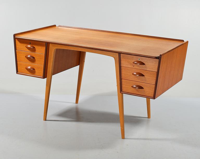 SKRIVBORD, "Pl. Uddebo", Svante Skogh, Aktiebolaget Möbelfabriken Balder, Vaggeryd, 1900-talets andra hälft.