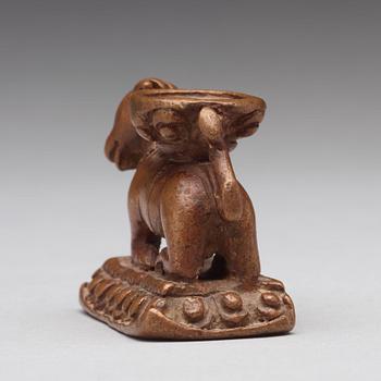 RÖKELSEBRÄNNARE, förgylld kopparlegering. Nepal, 1400-tal.