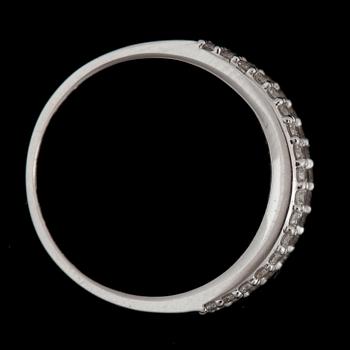 RING med briljant- och baguetteslipade diamanter totalt ca 1.27 ct. Kvalitet ca G-H/VS-SI.