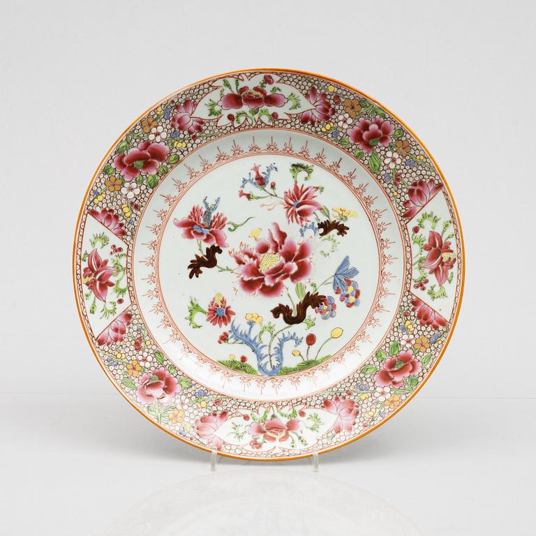 A Famille Rose export porcelain charger, China, Qing dynasty, first half of the 18th century,.