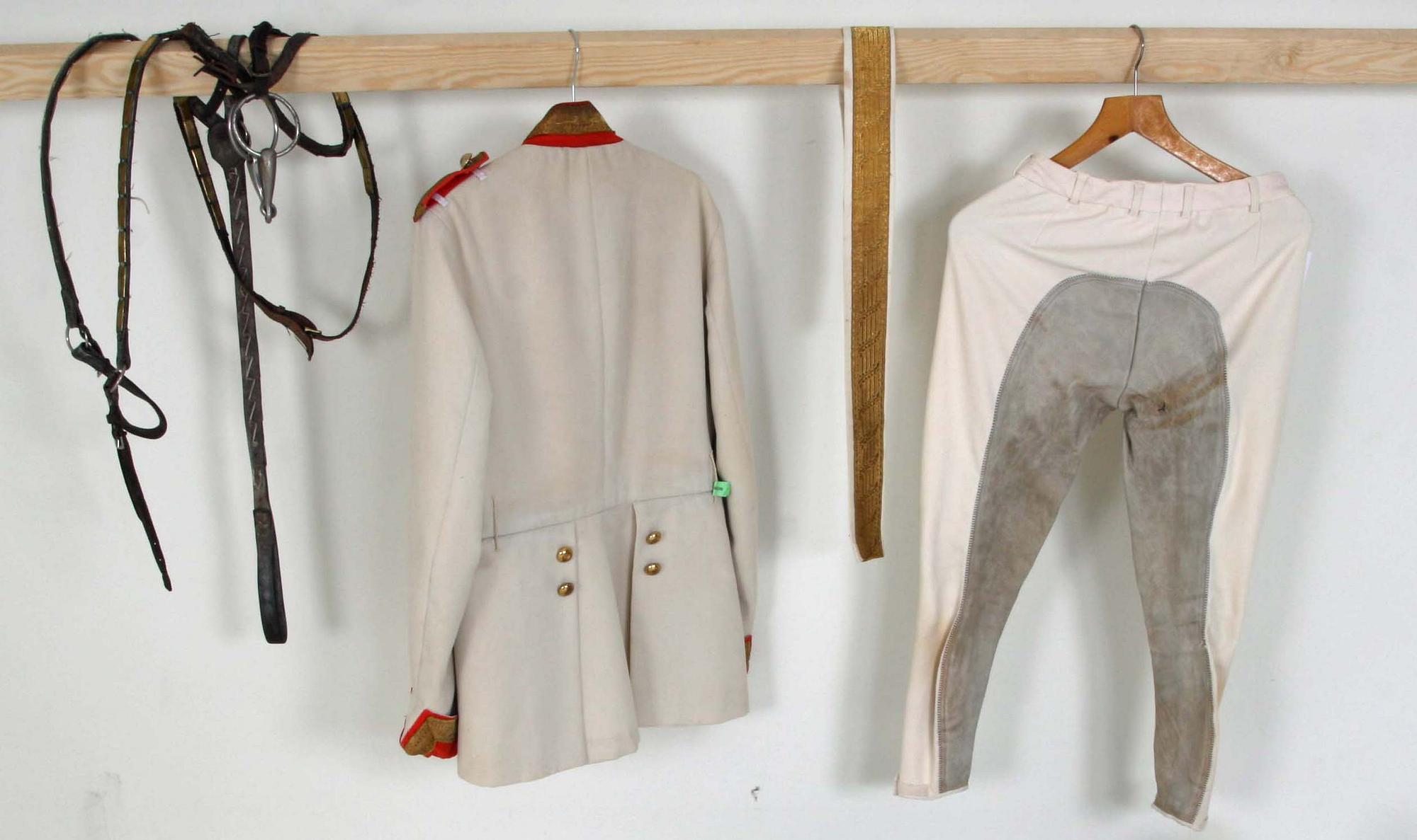 RYTTARUNIFORM, herr, seldon medföljer.