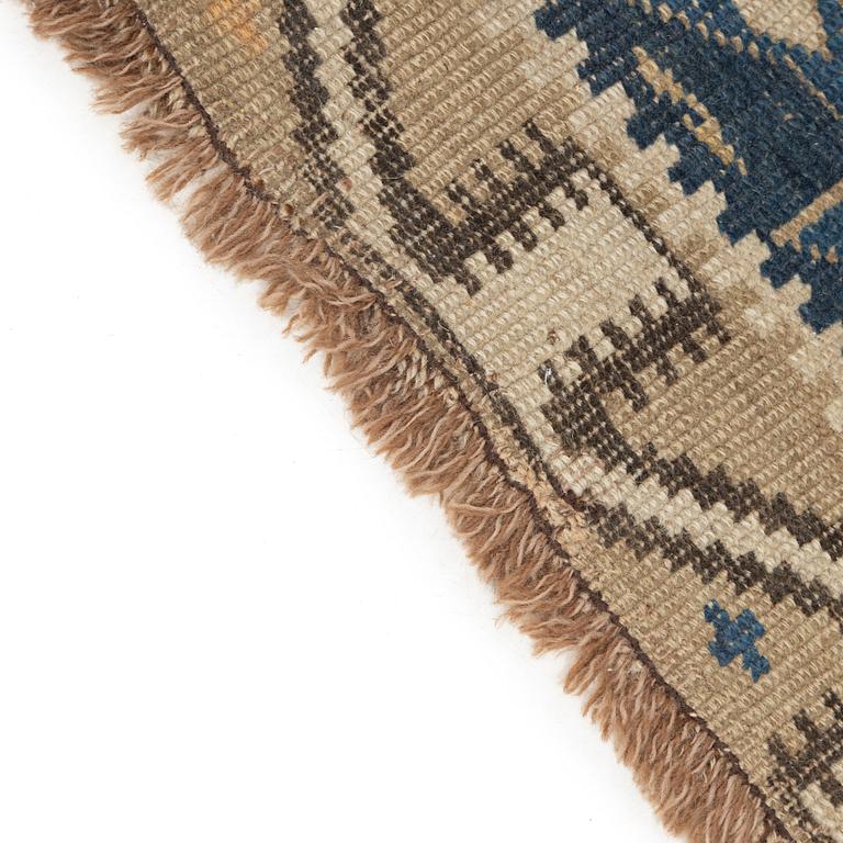 An oriental rug, c. 200 x 115 cm.