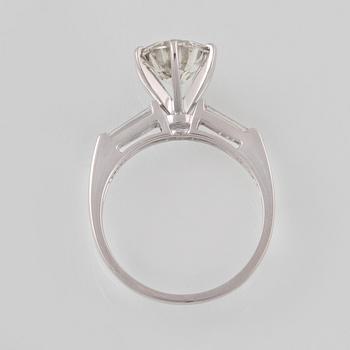 RING, 18K vitguld med briljantslipad diamant ca 2.10 ct. Vikt 3,7 gram.