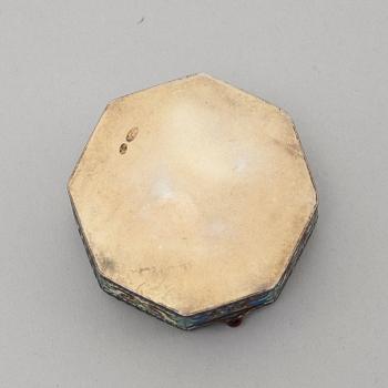 A Russian 20th century silver-gilt and enamel box, unidentified makers mark, Moscow 1908-1917.