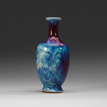 A flambé glazed vase, Qing dynasty (1644-1912).