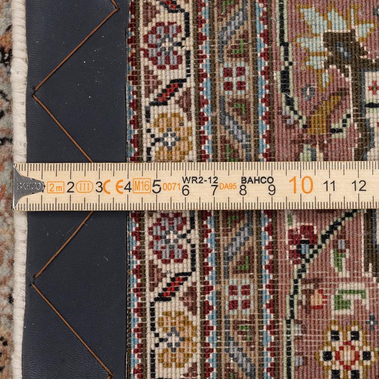 Matta, orientalisk, ca 315 x 203 cm.