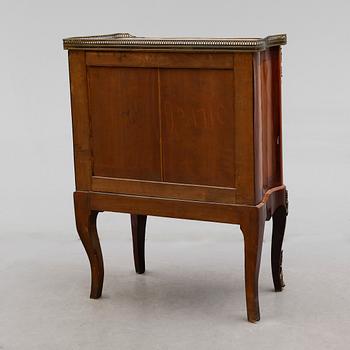 BYRÅ, Frankrike, Louis XVI-stil, 1800-talets andra hälft.