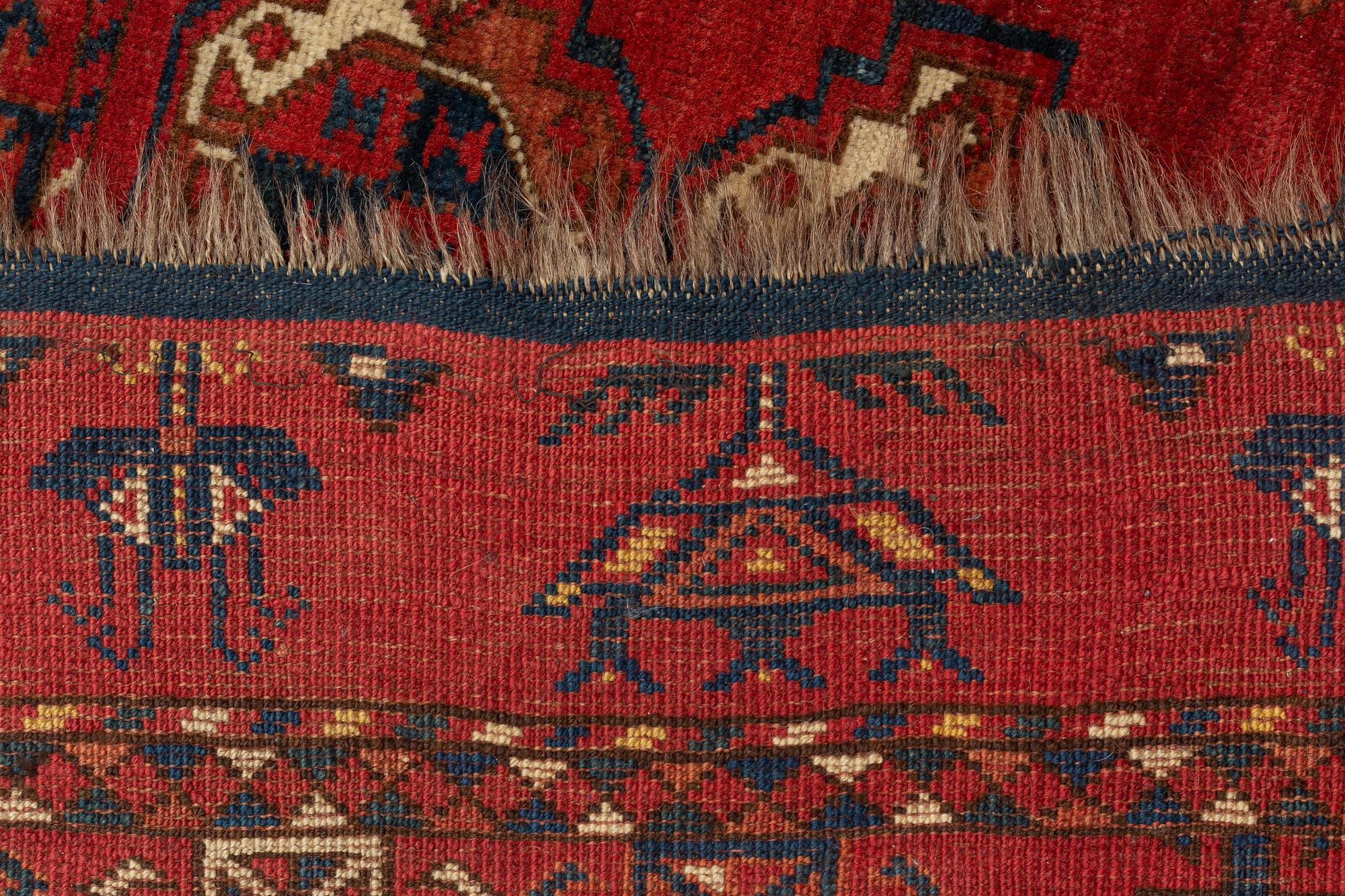 An antique Turkmeni churval, 142 x 84 cm.