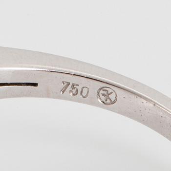 Ring 18K vitguld med en cushionformad fasettslipad rubin 2.52 ct enligt medföljande Gübelincertifikat.