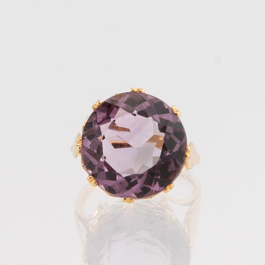 Ring 18K gold with a faceted amethyst, Heribert Engelbert Stockholm 1962.