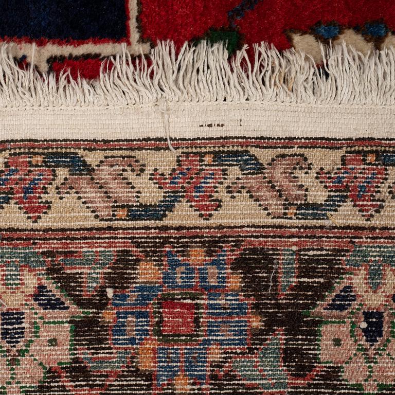 Matto, semi-antique/Old Bakthiari, ca 305 x 175 cm.