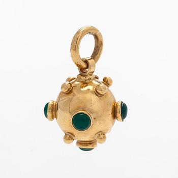 Riipus, 18K kultaa ja värjättyjä kalsedoneja.