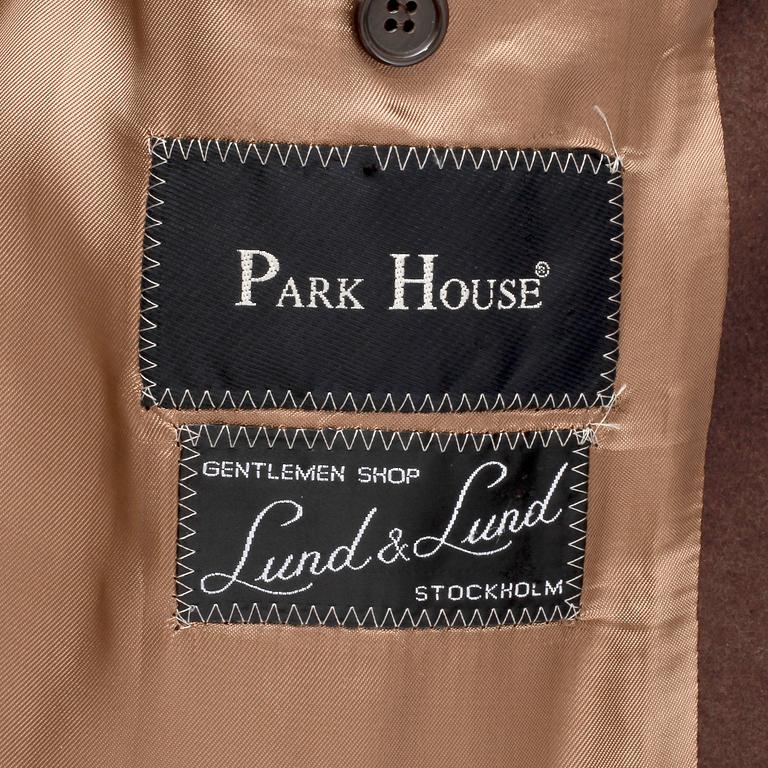 PARK HOUSE, a brown wool and cashmere coat / covert coat, size 46.