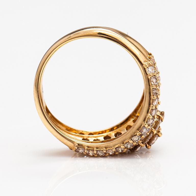 Ring, 18K guld och diamanter ca 3.00 ct tot enligt certifikat. AIG-certifikat.