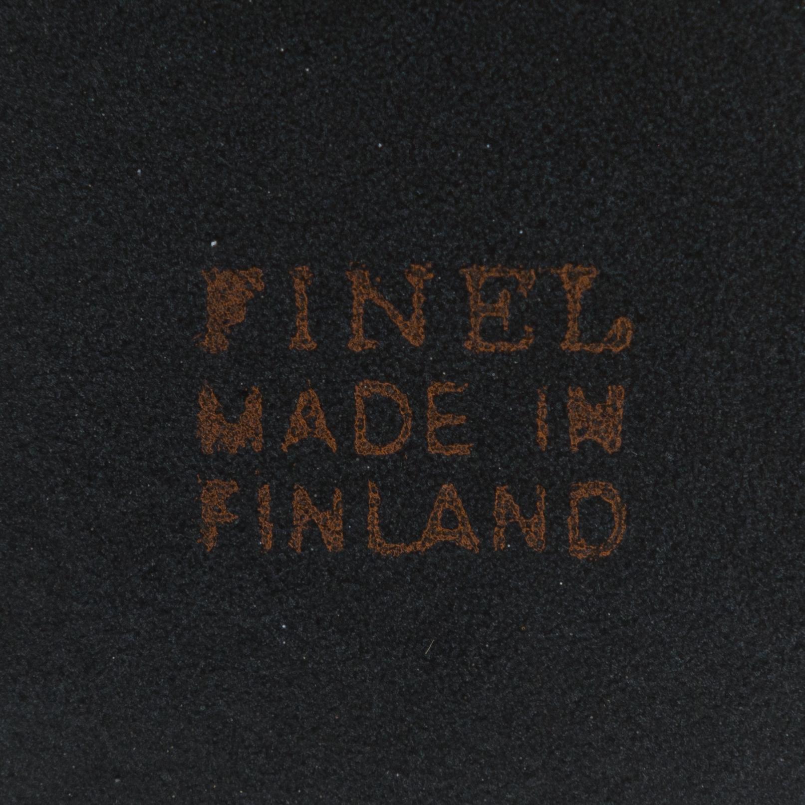 Skålar, 2 st, mjölkkanna och ströare, 3 st. Finel och Aarikka.