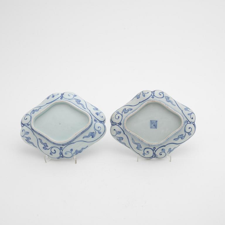 A set of four Japanese blue and white 'Ko-Imari' porcelain dishes, presumably Edo period, (1603-1868).