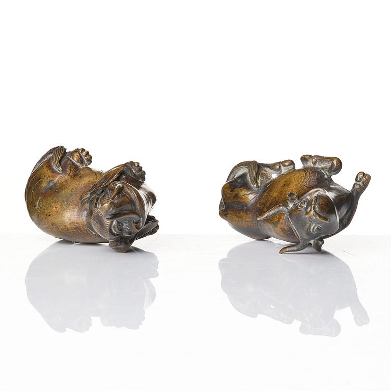 A set of two bronze scroll weights/sculptures, late Ming dynasty/early Qing dynasty.