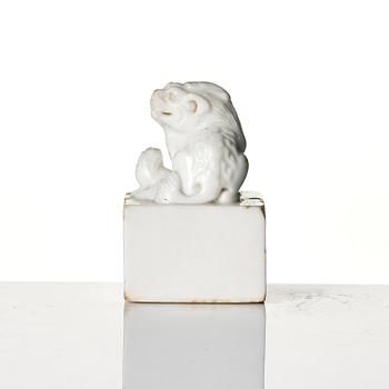 Two seal stamps, soapstone and blanc de chine. Qing dynasty 18th/19th century.