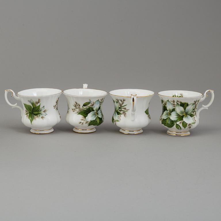 KAFFESERVIS, 29 delar, benporslin, "Trillium", Royal Albert, England, 1900-talets mitt.