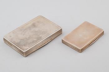 CIGARETTETUIER, 2 st, 1900-talets första hälft. Total vikt ca 290 g.
