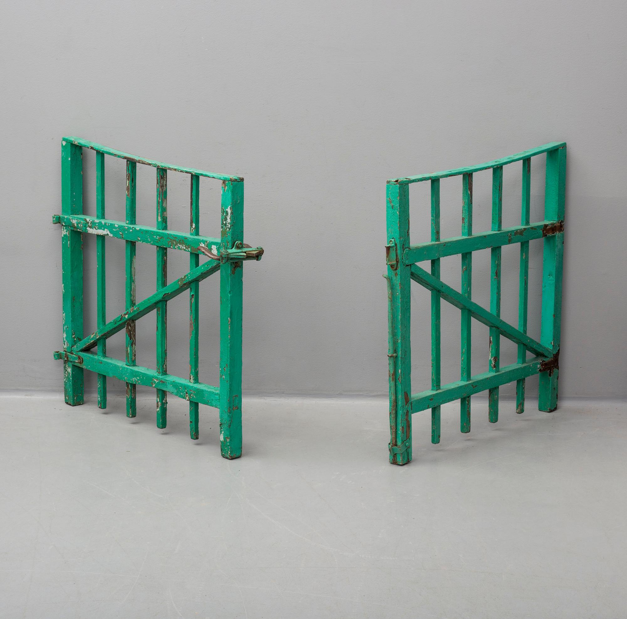 TRÄDGÅRDSGRINDAR, ett par, 1900-tal.