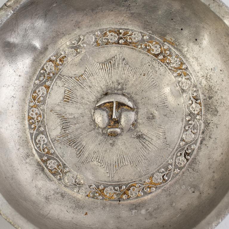 AN EMPIRE PEWTER DISH, first half of the 19th century.
