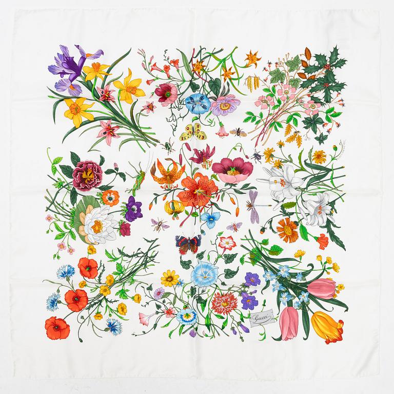 Gucci, a 'Flora' silk scarf.