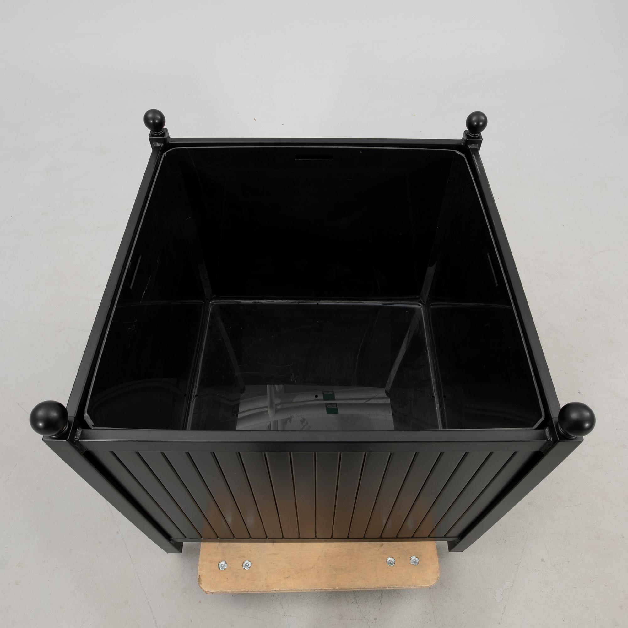 Ytterfoder/Planteringslåda "Versaille"  Vansta trädgårdar 2000-tal.