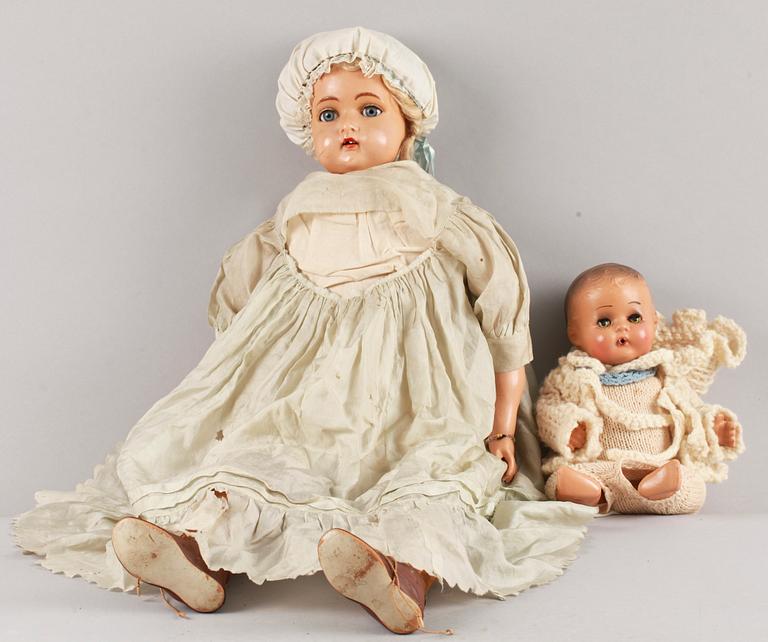 DOCKOR, 2 st. Kämmer & Reinhardt mm. Kläder medföljer. Culluloid mm. Sekelskiftet 1800/1900.