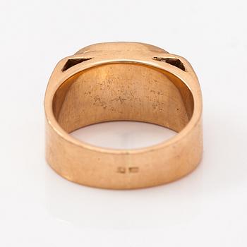 Sormus, 14k kultaa ja malakiitti.