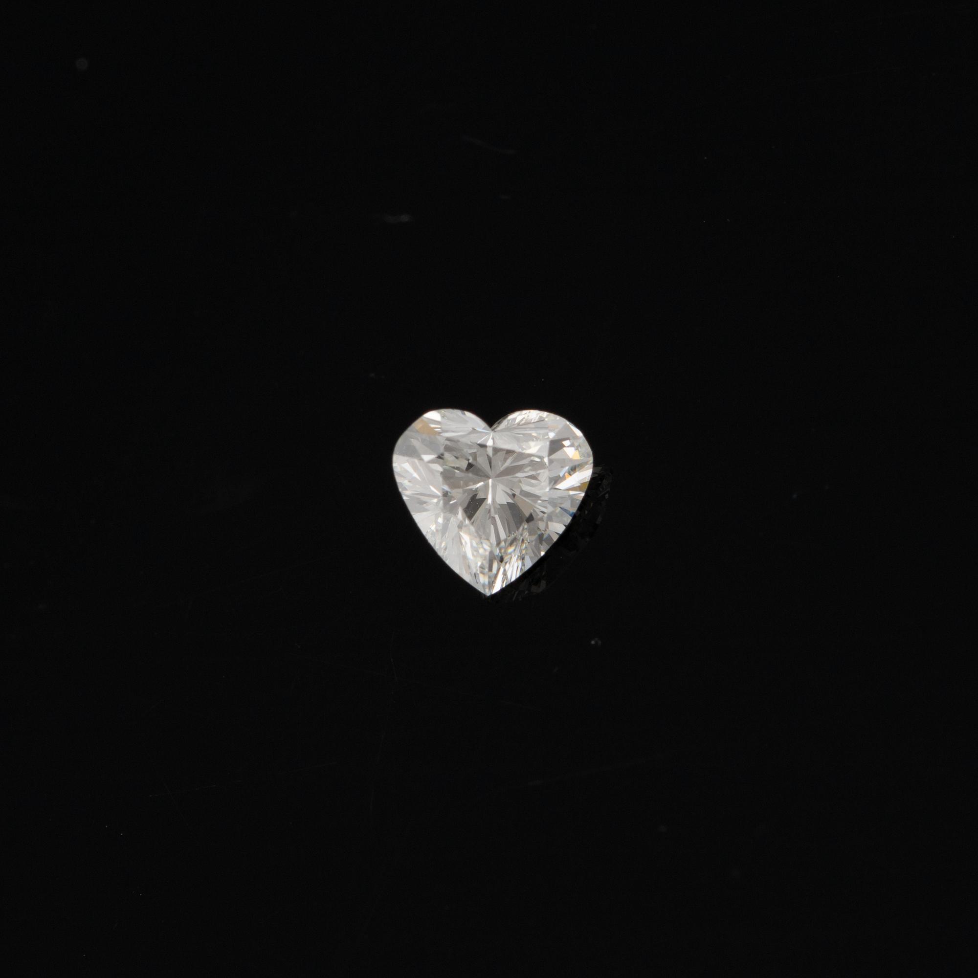 Hjärtformad briljantslipad diamant 0.50 ct, medföljande GIA dossier.