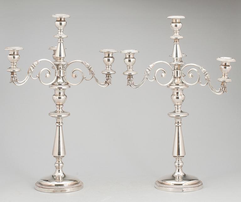 KANDELABRAR, ett par, försilvrad mässing, Würtembergische Metallwaren Fabrik (WMF), renässansstil, omkring 1900.