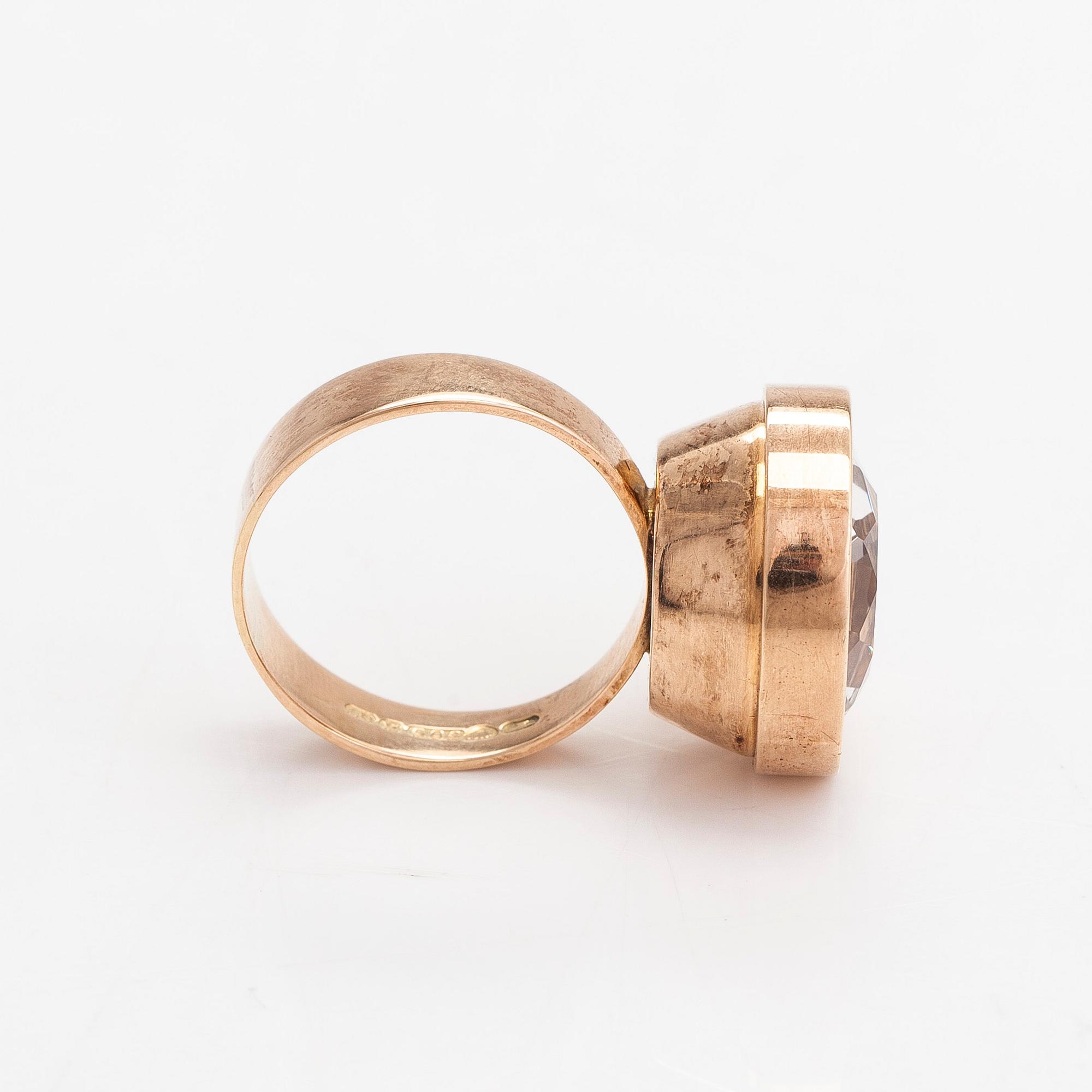 Elis Kauppi, Ring, 14K guld och bergskristall. Kupittaan Kulta, Åbo 1966.