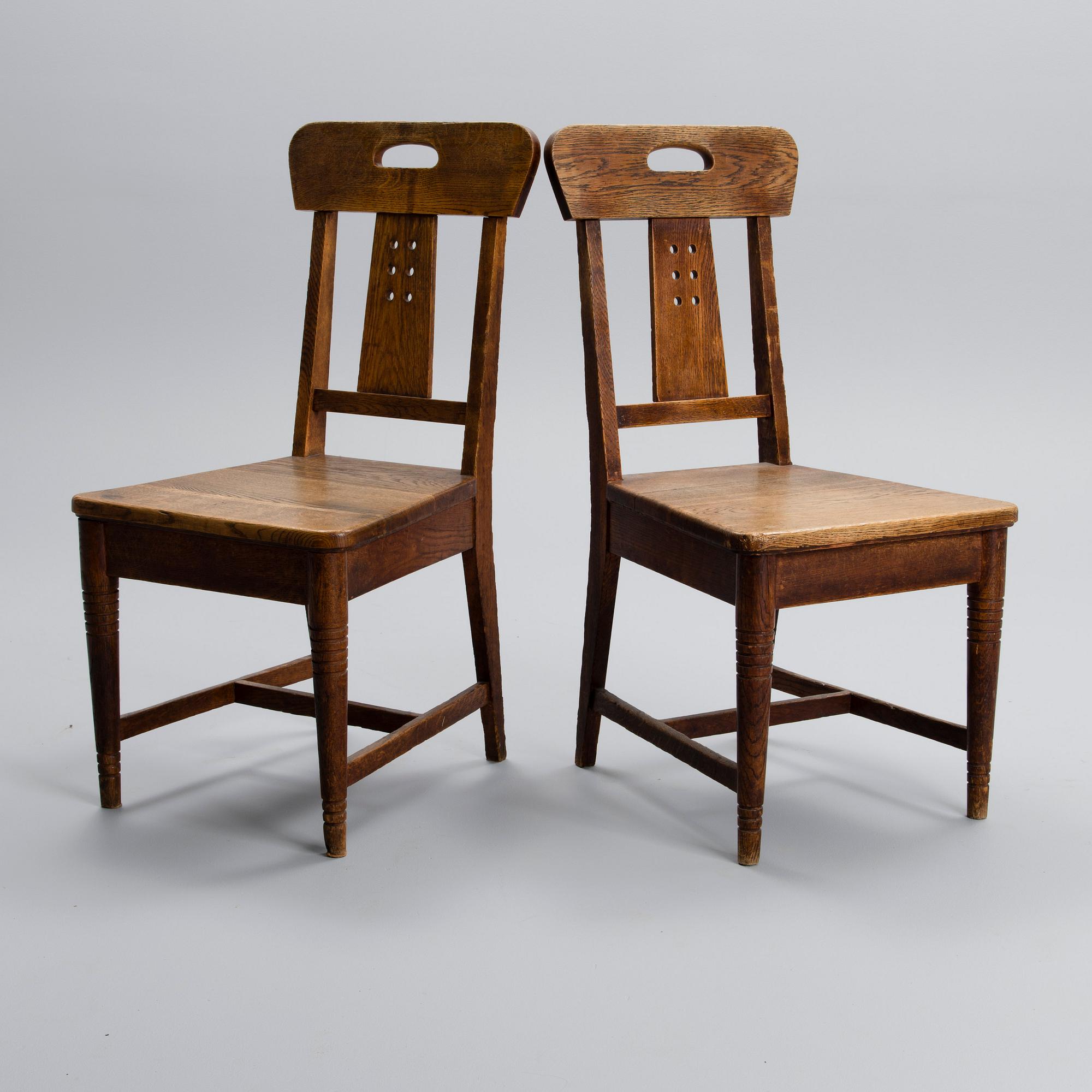 LOUIS SPARRE, TUOLIPARI. Ylioppilastalon lukusalin tuolit, Iiris tehtalle noin 1900.
