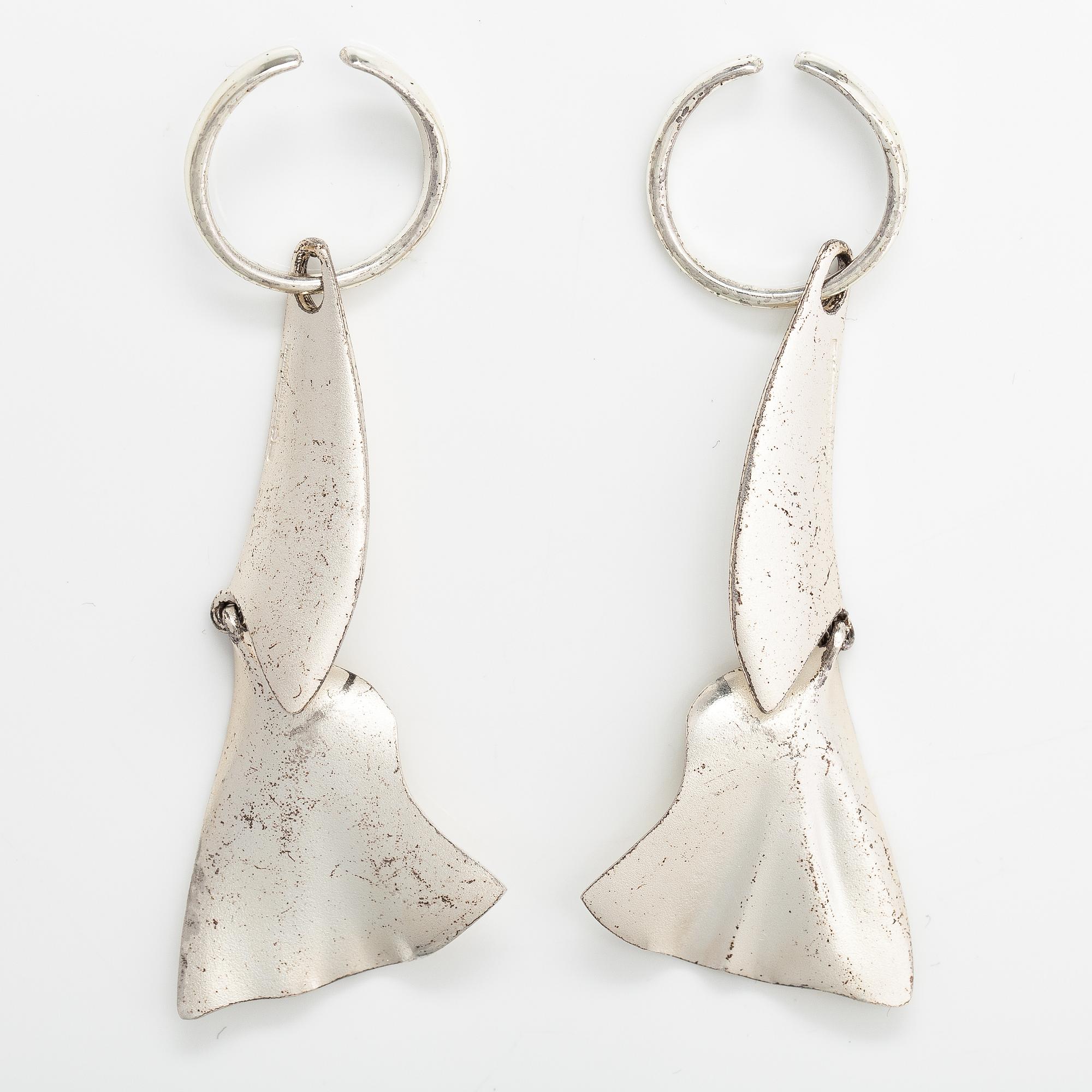 Zoltan Popovits, A pair of sterling silver earrings "Lilia Tigris". Lapponia 1995.