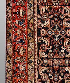 A Hamadan runner, approx. 533 x 113 cm.