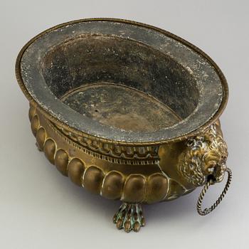 AN 18TH CENTURY BRASS JARDINIERE.