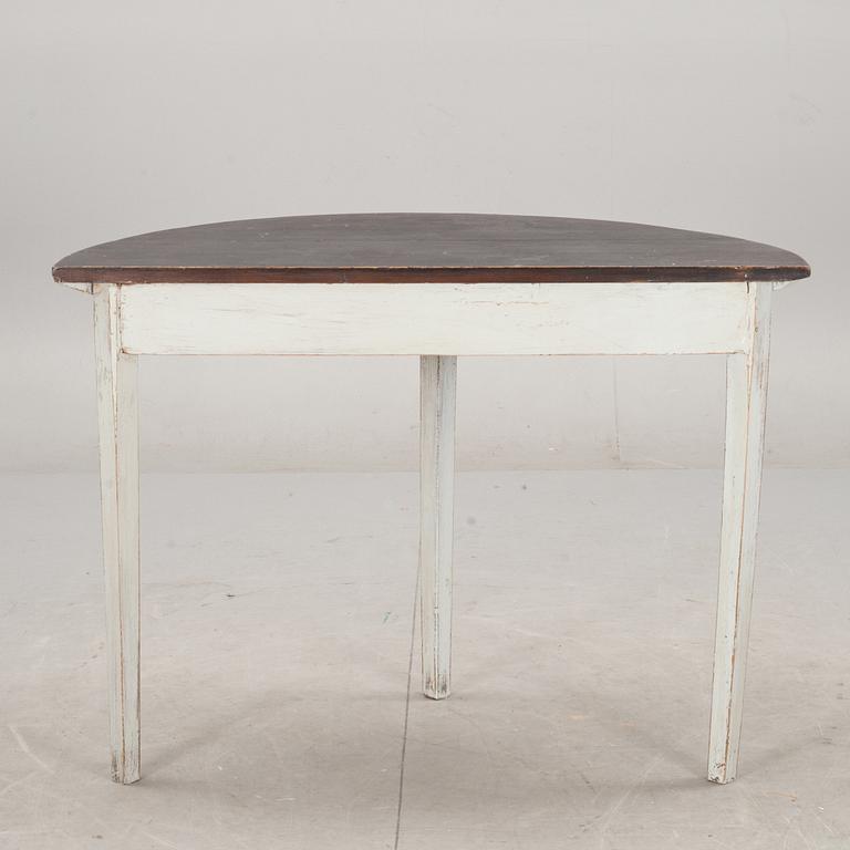 HALVMÅNEBORD, omkring 1900.