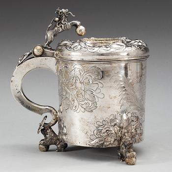 A Danish 18th century silver tankard, makers mark of  Thore Sörensen, Aalborg (1704-1732).