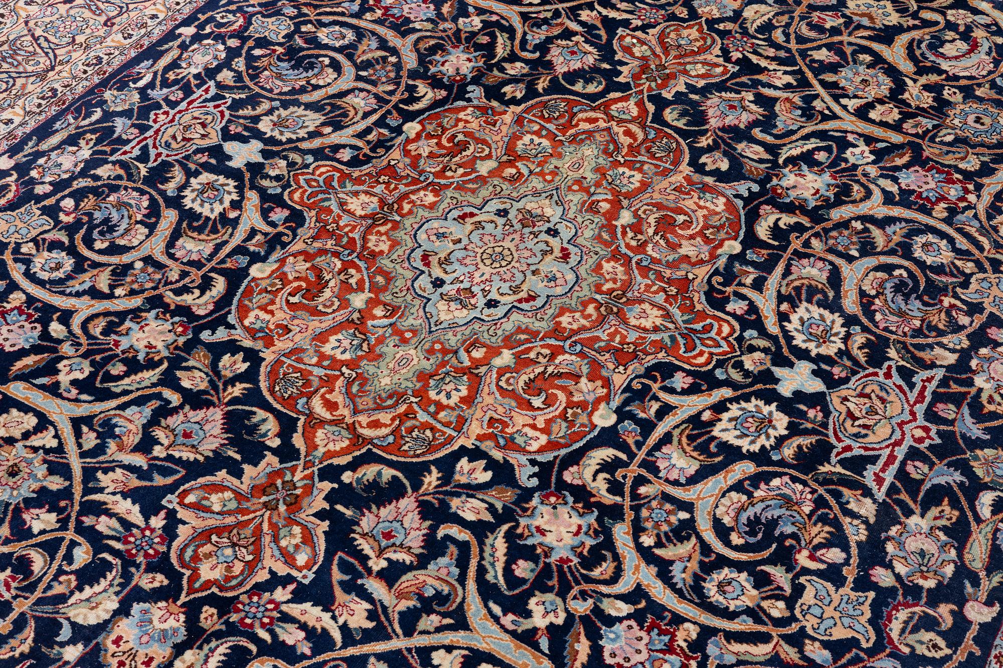 Matta, Najafabad, ca 385 x 290 cm.