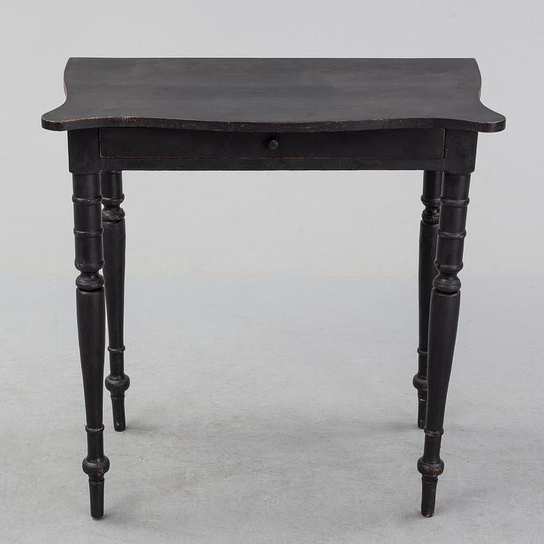 A painted pine table, second half of the 20th Century.
