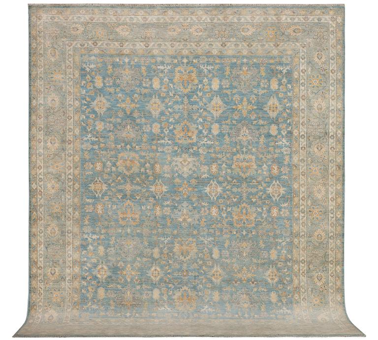 An Ushak carpet, c. 292 x 241 cm.