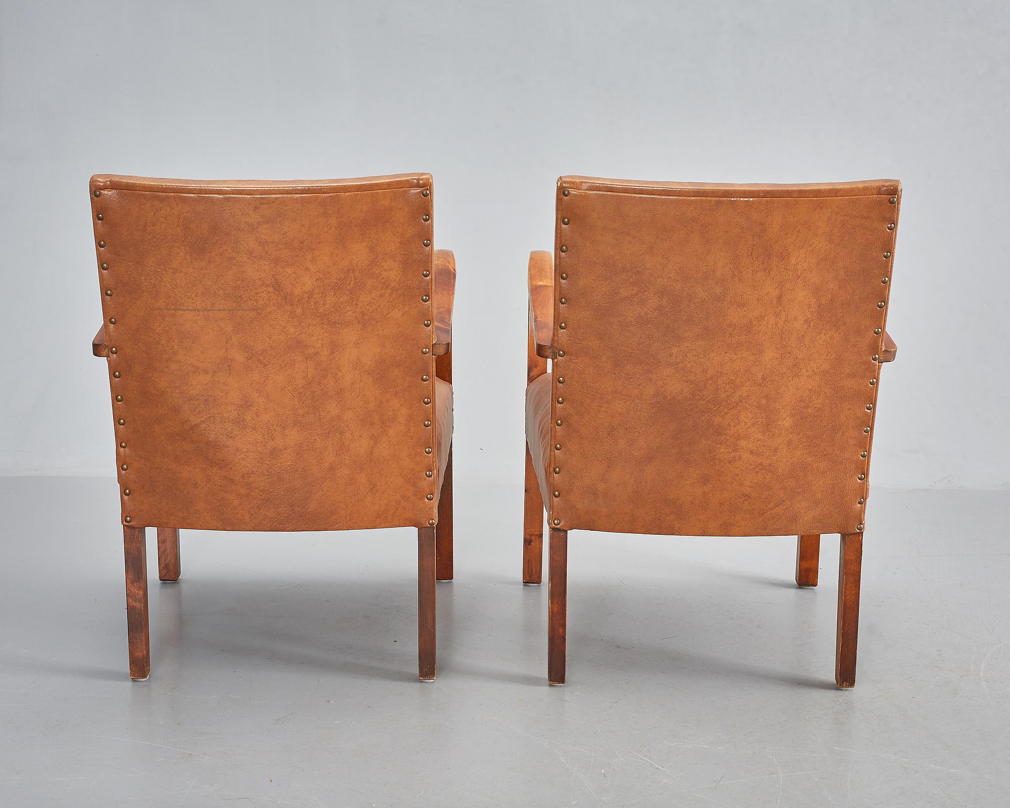 KARMSTOLAR, ett par, 1900-talets första hälft.