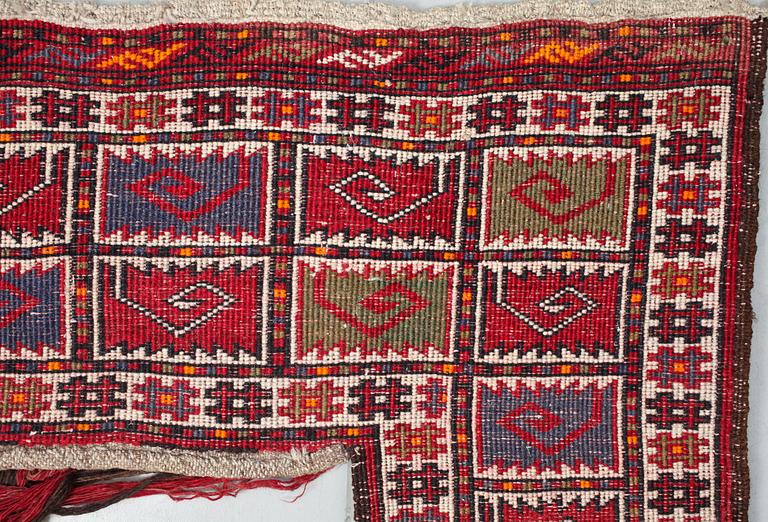 TÄLTBAND/INGÅNG, semiantik Turkmenskt. 
60 x 142.