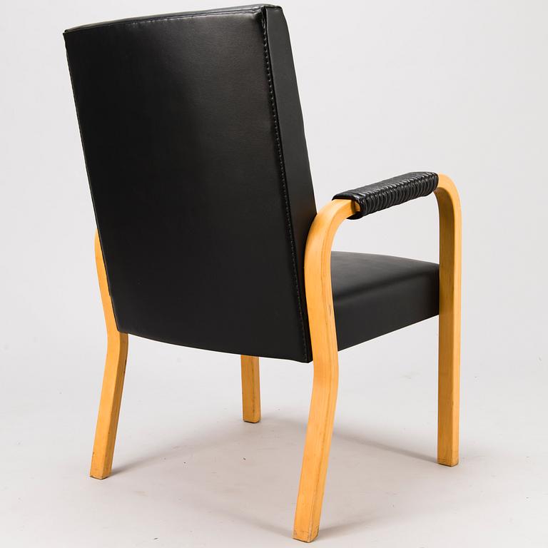 Alvar Aalto, ALVAR AALTO, A 1970/1980s armchair for Artek.