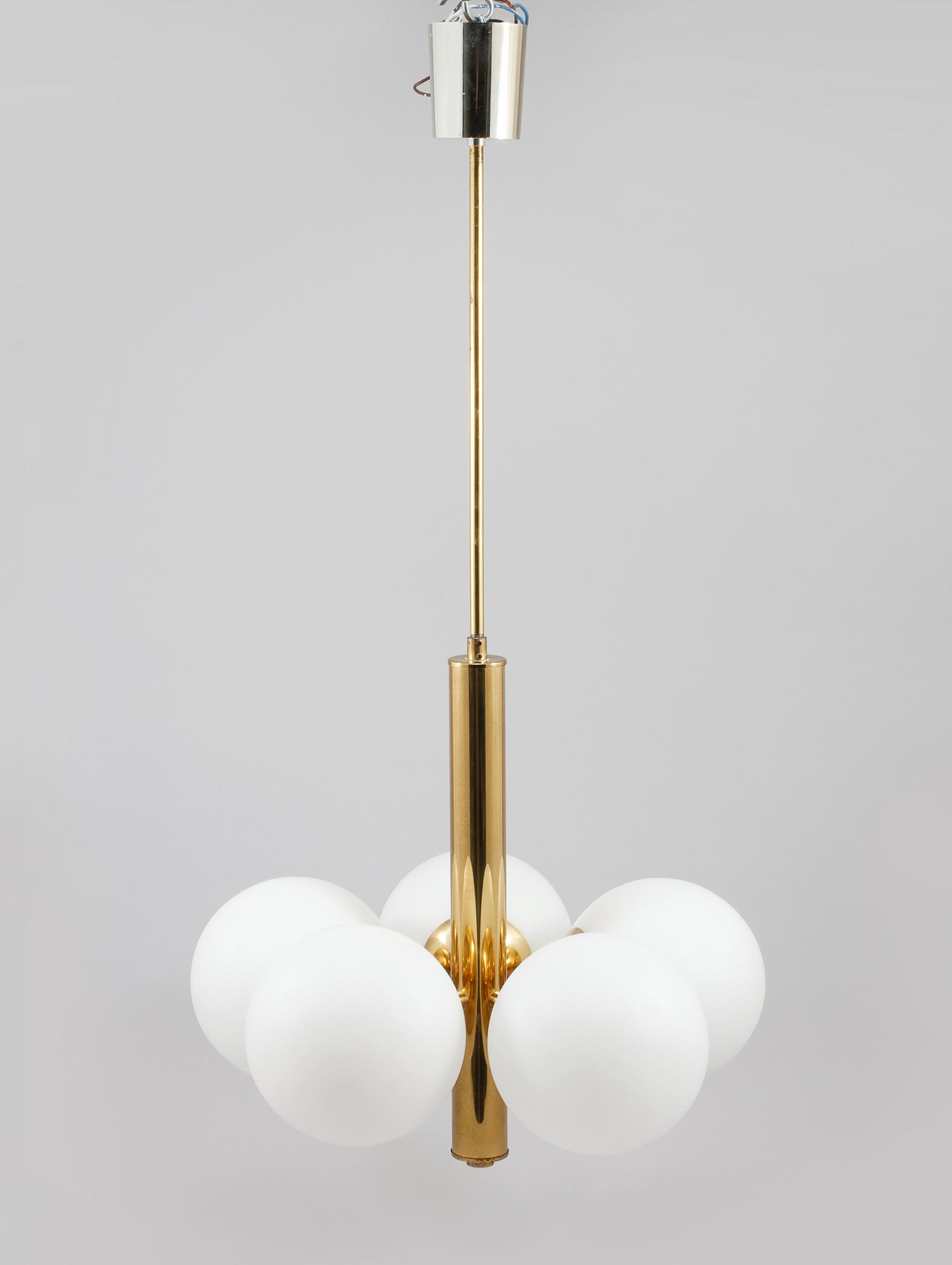 TAKLAMPA, 1900-talets andra hälft, höjd ca 81 cm.