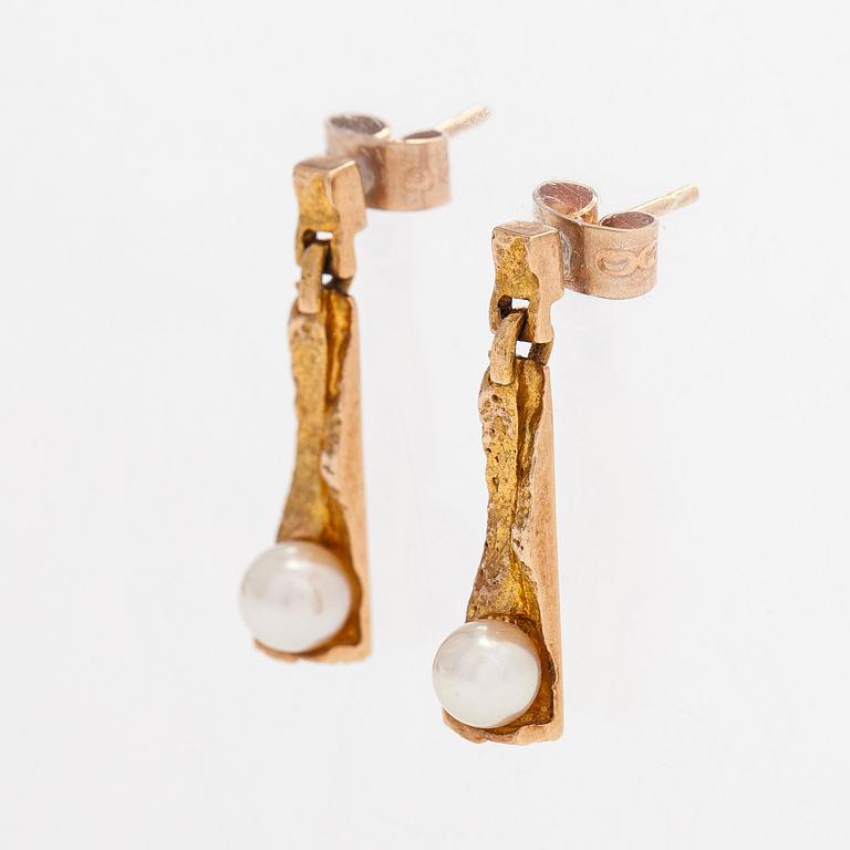 Björn Weckström, örhängen, "Pärltorn", 14K guld och odlade pärlor. Lapponia 1968.