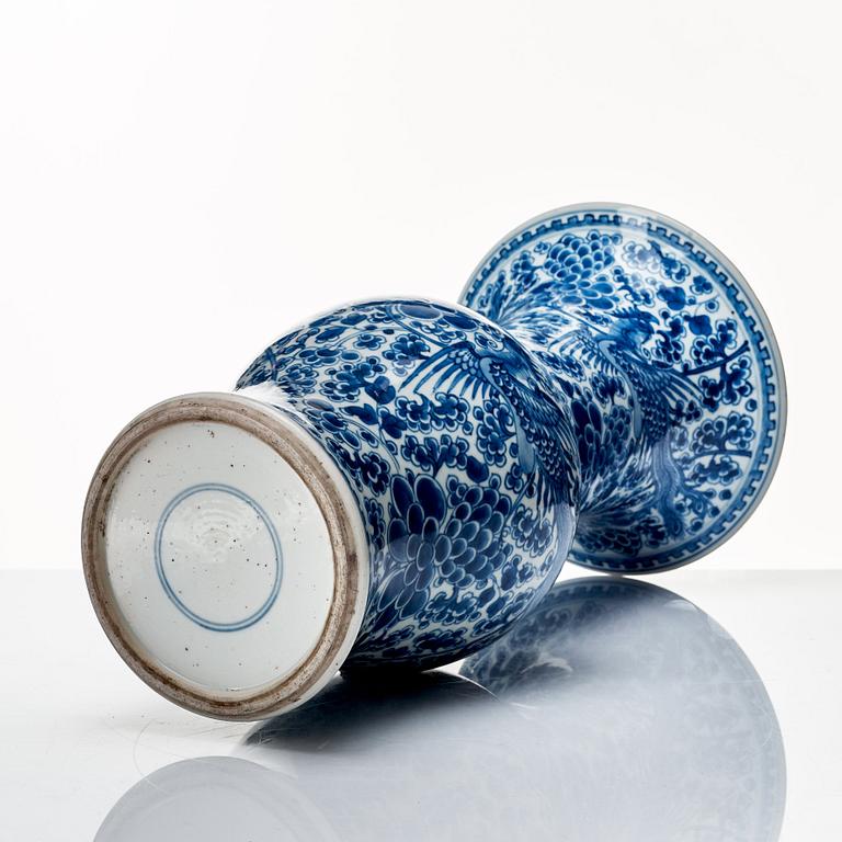 A blue and white vase, Qing dynasty, 18th Century.